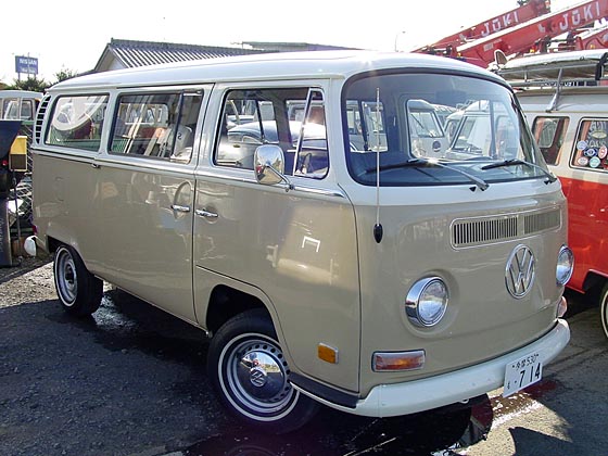 '71 VW T-2 LATE BUS