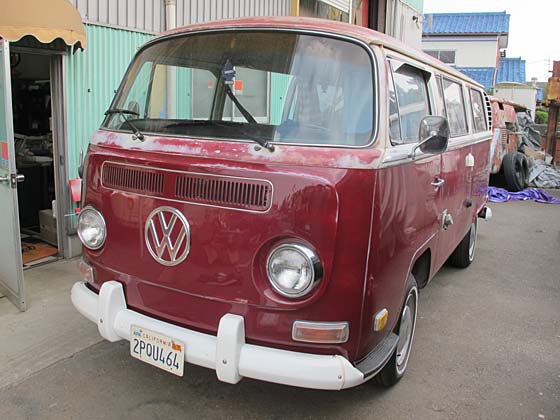 '71 VW T-2 Hippie Camper Bus