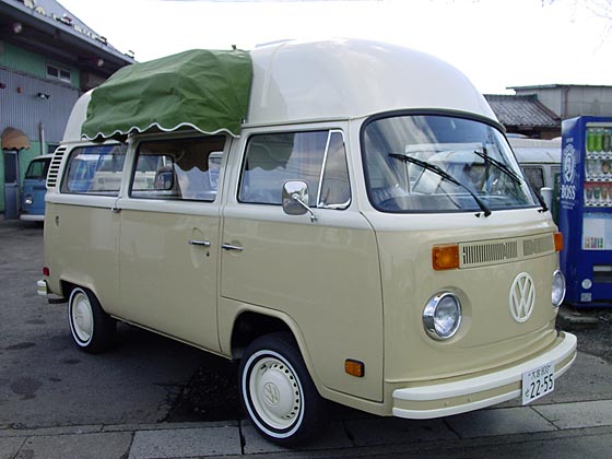 '76 VW T-2 HIGH TOP SWISS POSTAL VAN